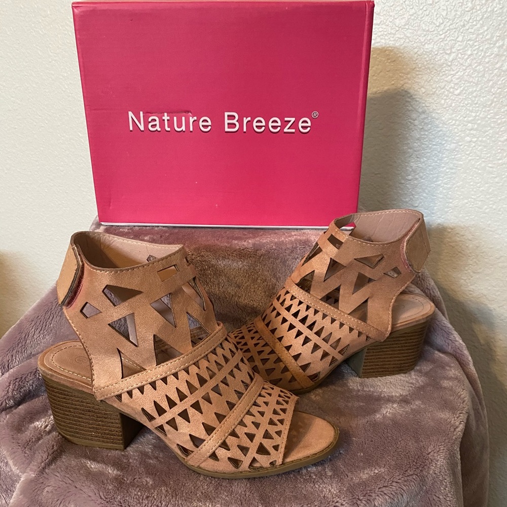 Nature Breeze Addie Laser-Cut Block Heel Sz 8.5